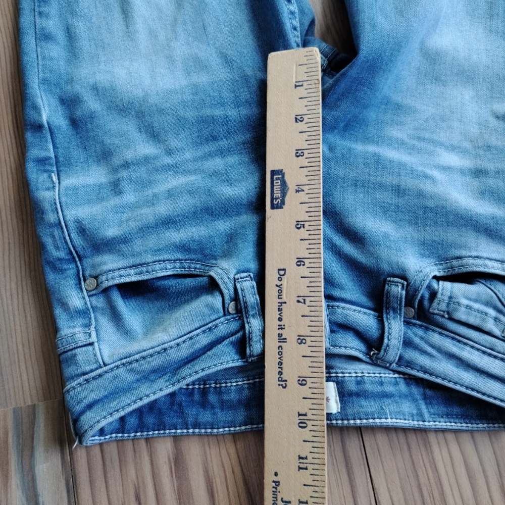 Shyanne Super Flare Women's Jeans feature a distressed knee design - Picture 9 of 12